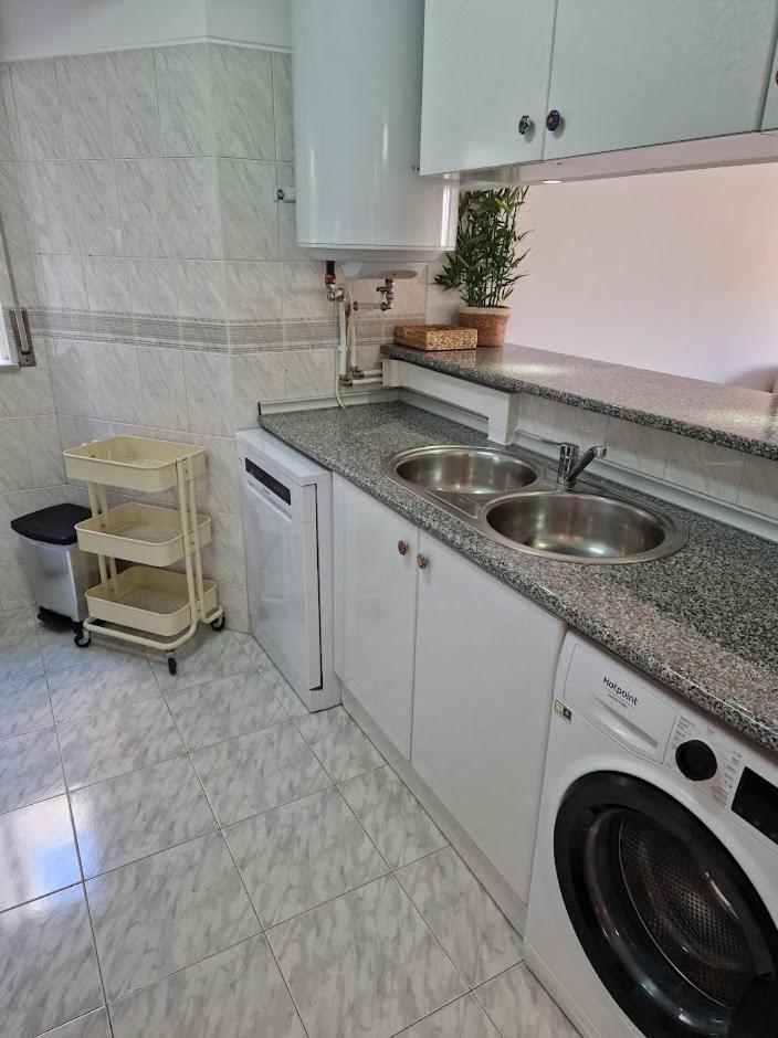 Apartamento T2 Palmeira Gale-Praia Da Gale Guia  Exteriör bild